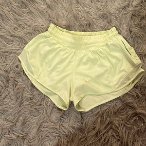 LULULEMON SHORTS size 4 regular LIMITED EDITION: Light Yellow
